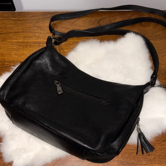 Elegant Black Leather Shoulder Bag - Picture 3 of 10